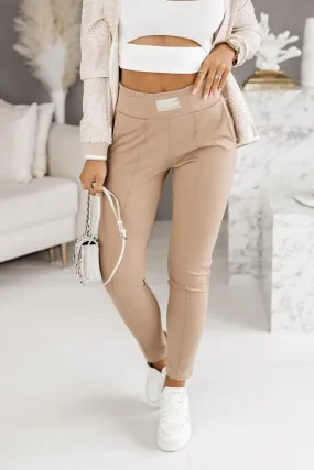 Pantaloni sportivi colore beige scuro in cotone con tasche laterali e vita elasticizzata